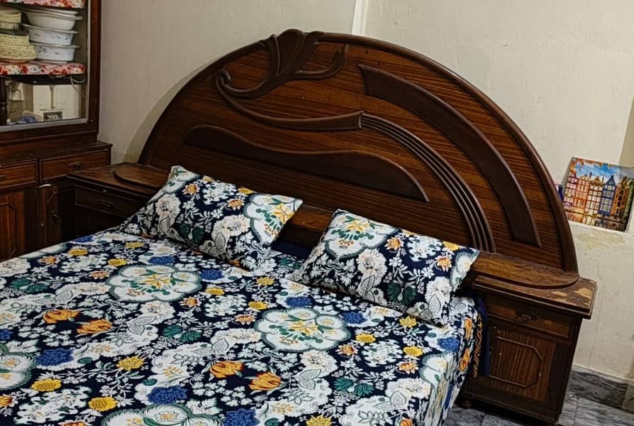 double bed with 2 side tables 2
