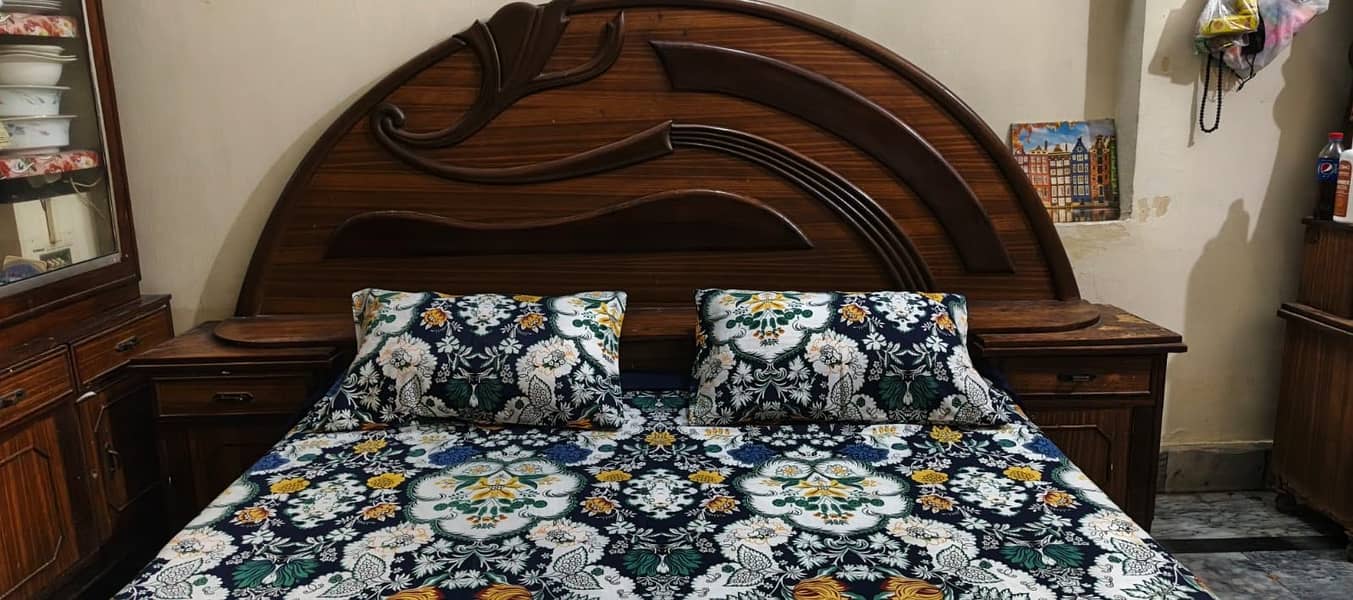 double bed with 2 side tables 3