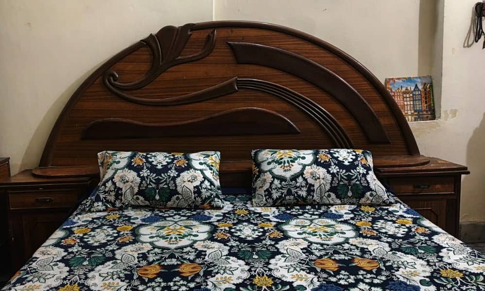 double bed with 2 side tables 4