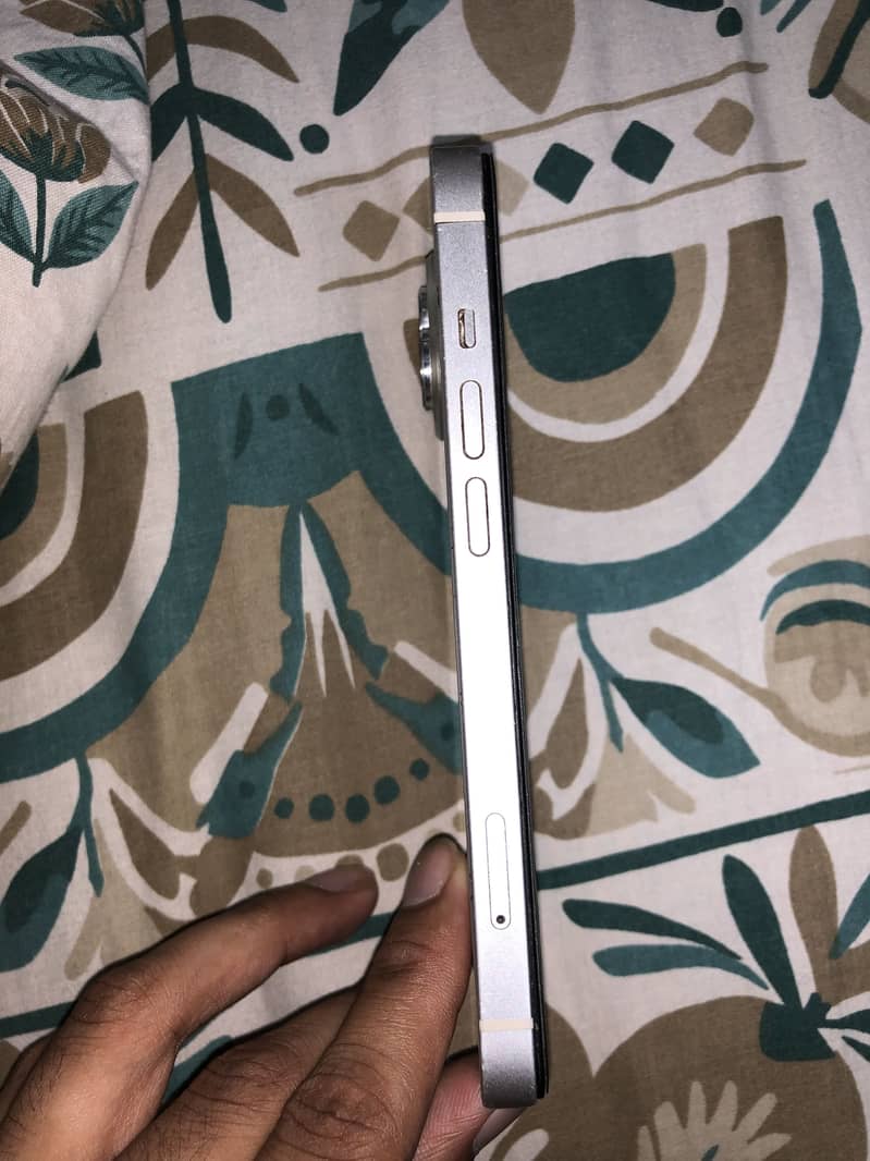Apple iPhone 14 3