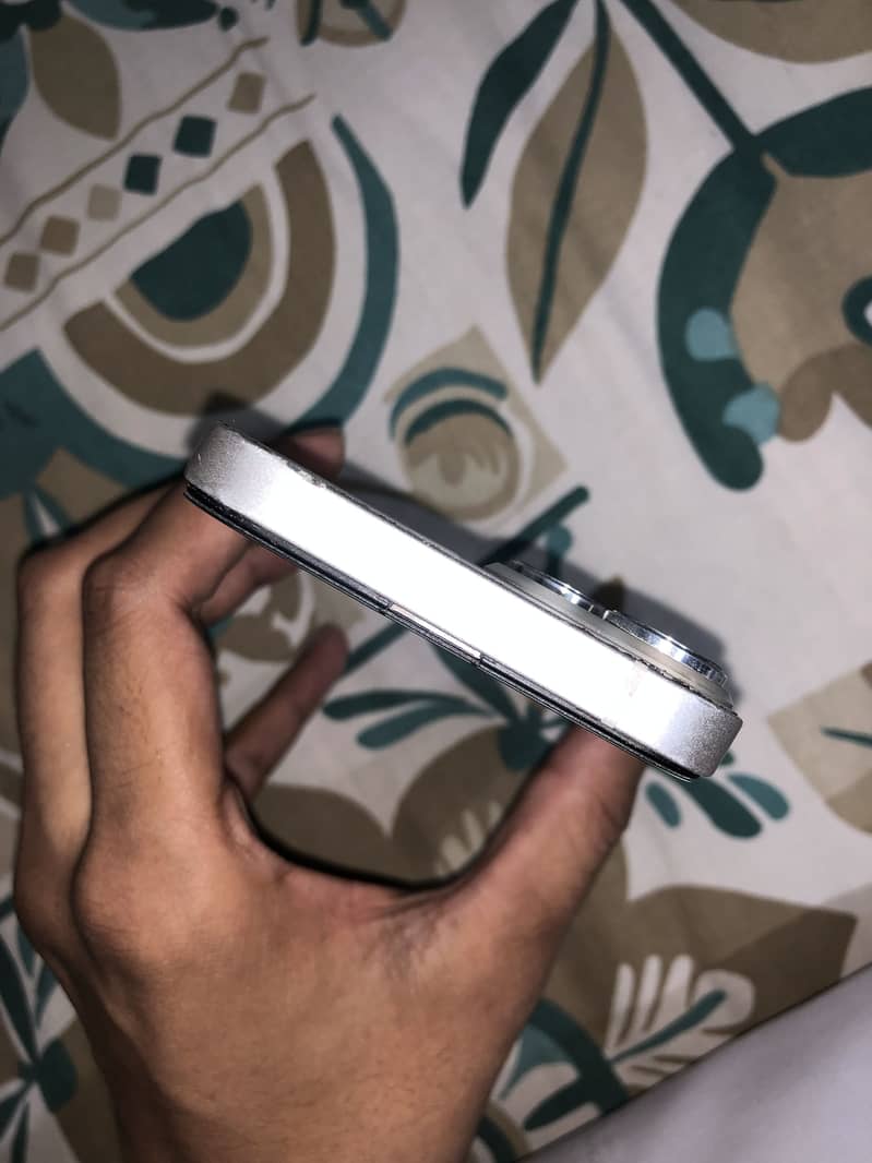 Apple iPhone 14 7