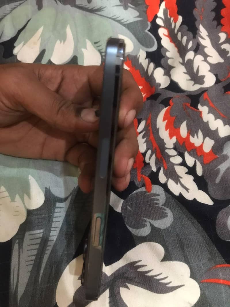 Apple iPhone 13 Pro 4