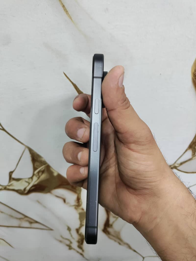 Google Pixel 9 5