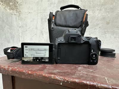 Canon 200D 10/10 condition
