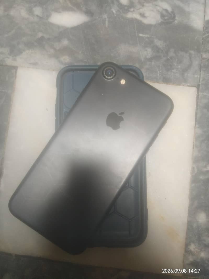 Apple iPhone 7 0