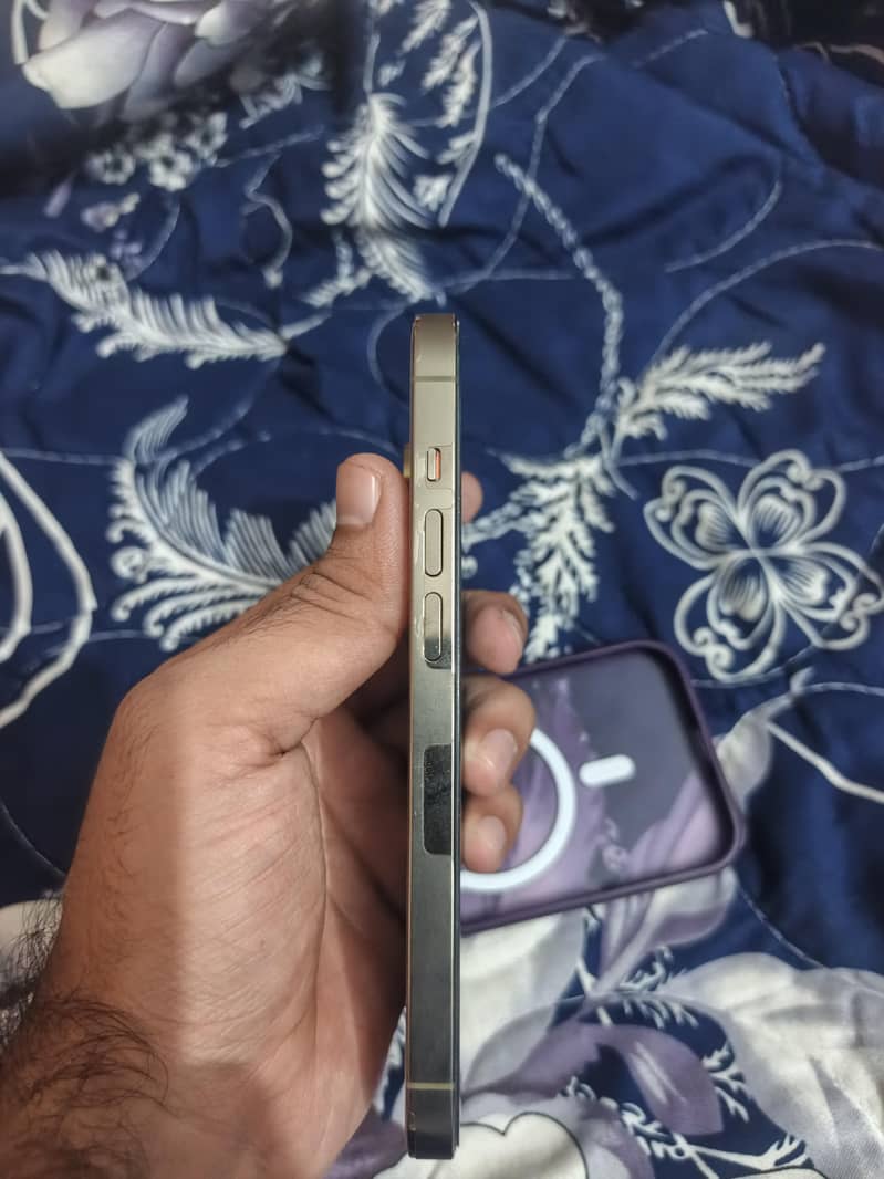 Apple iPhone 14 Pro 1