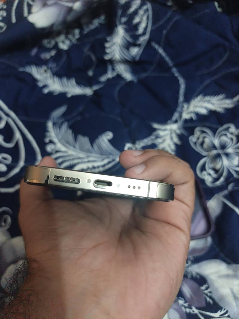 Apple iPhone 14 Pro 4