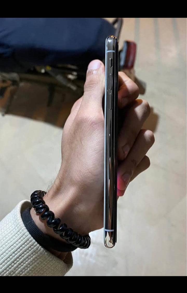 Apple iPhone XS 1