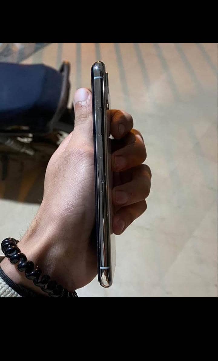 Apple iPhone XS 5