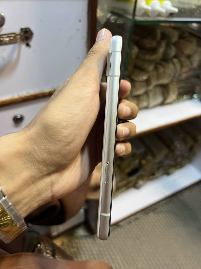 Google Pixel 7a 2