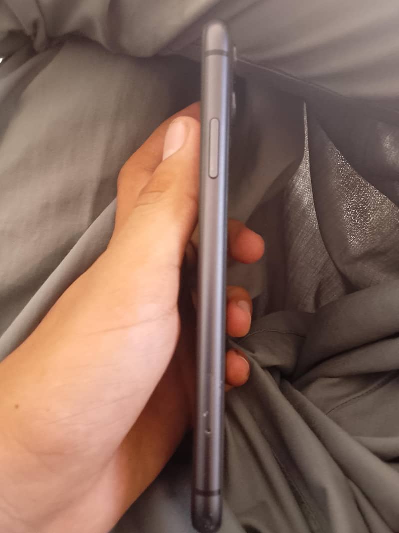 Apple iPhone 11 4