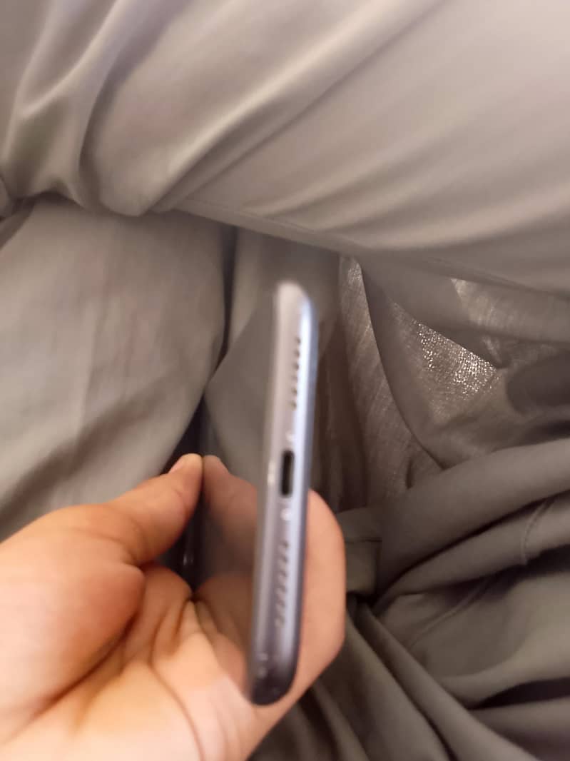 Apple iPhone 11 7