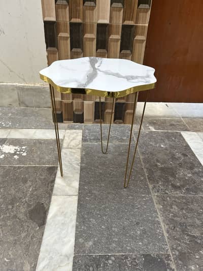 Luxury White Marble Look Side/Corner Table – Gold Finish Legs
