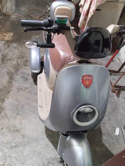 metro 3 wheeler scooty
