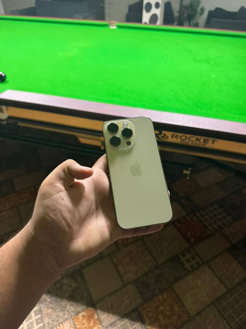 Apple iPhone 14 Pro 0