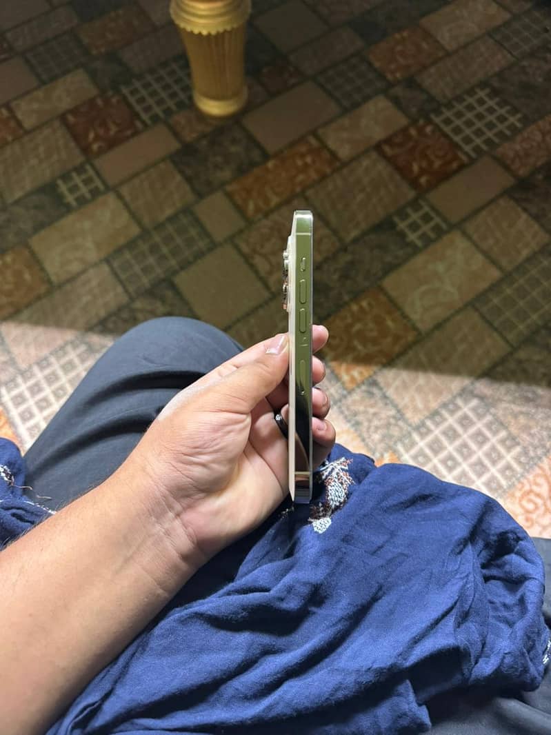 Apple iPhone 14 Pro 4