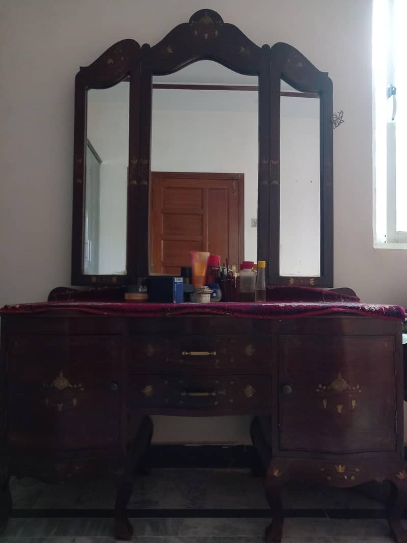 Dressing Table 0