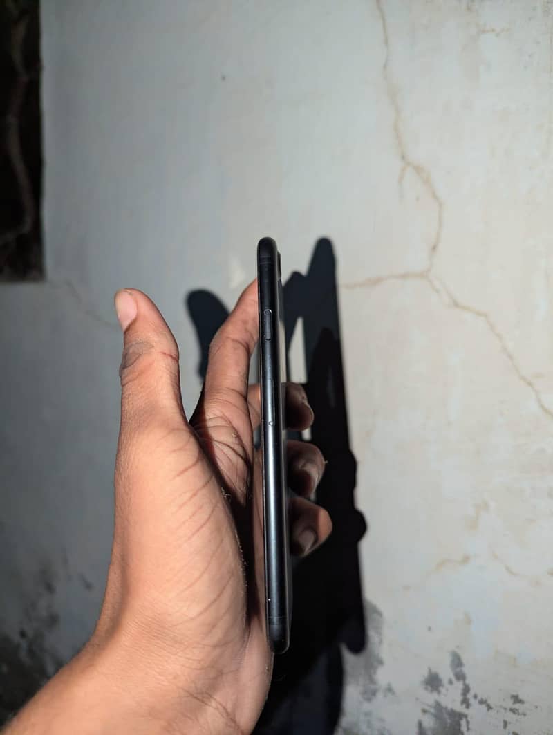 Apple iPhone 7 3