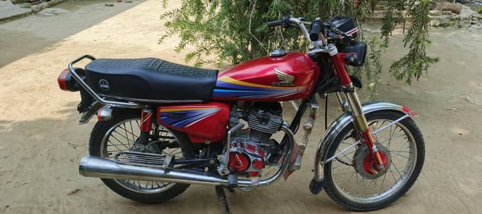 Honda 125 All Dacumnets Clear and Avalible punjab Number