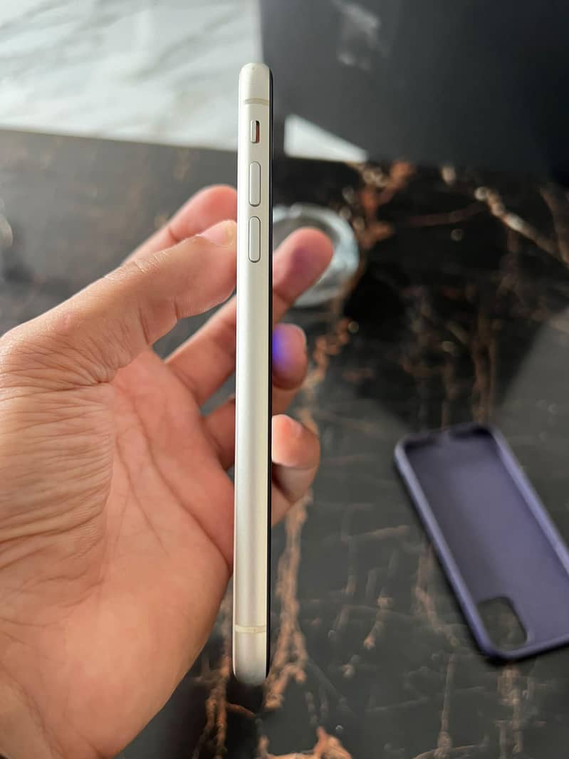 Apple iPhone 11 3