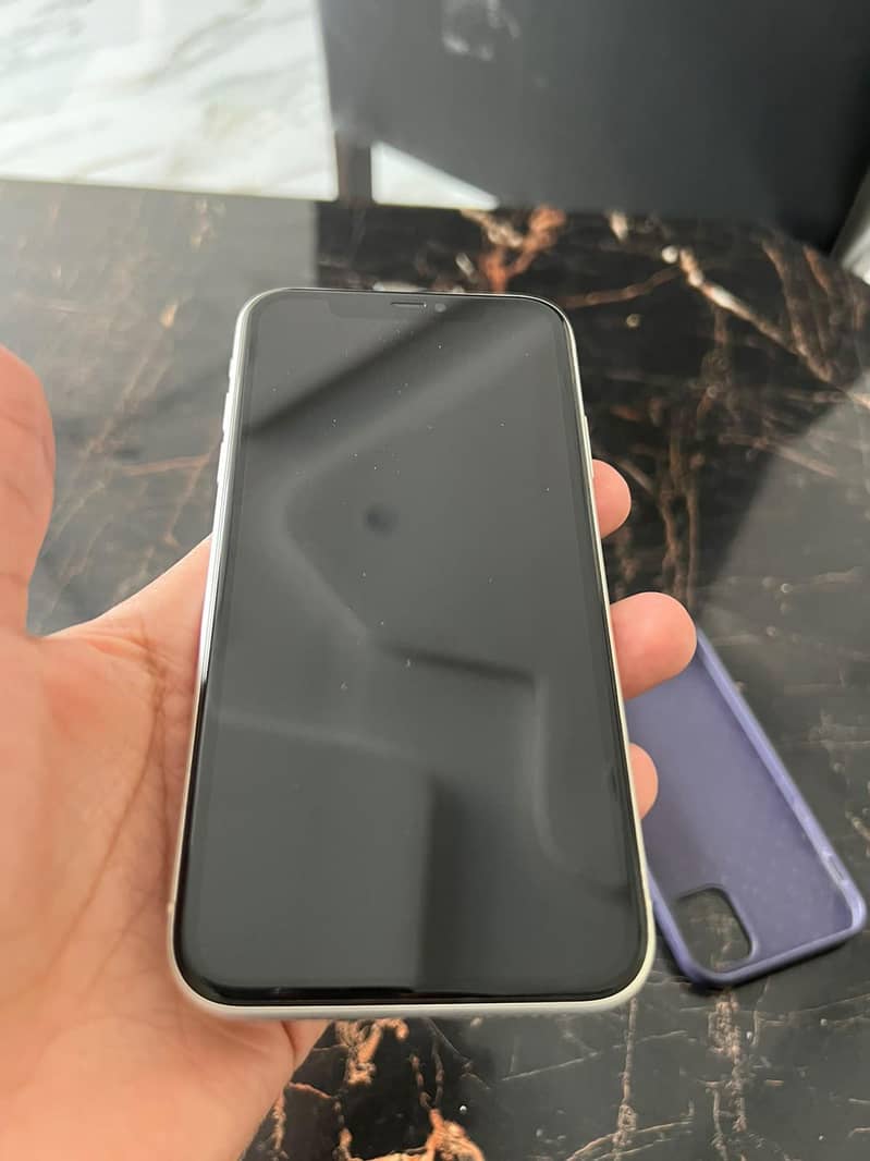 Apple iPhone 11 4