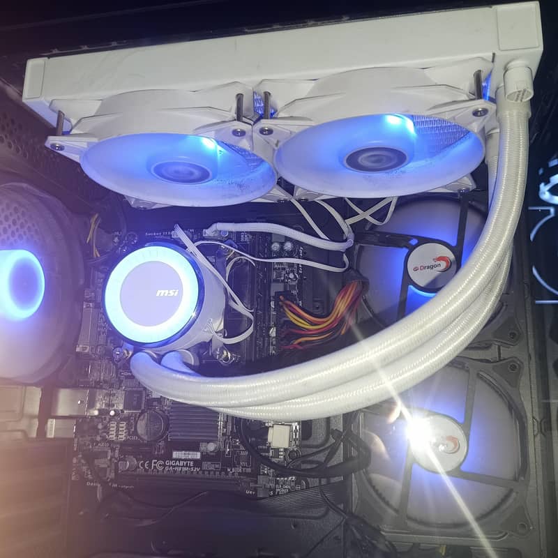 MSI MAG CoreLiquid E240 AIO 1