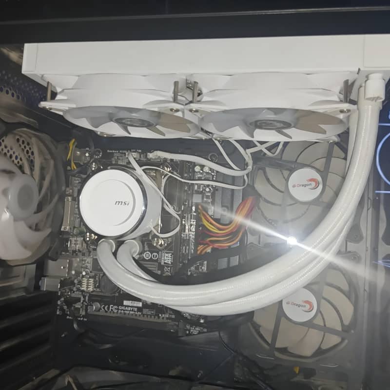 MSI MAG CoreLiquid E240 AIO 4