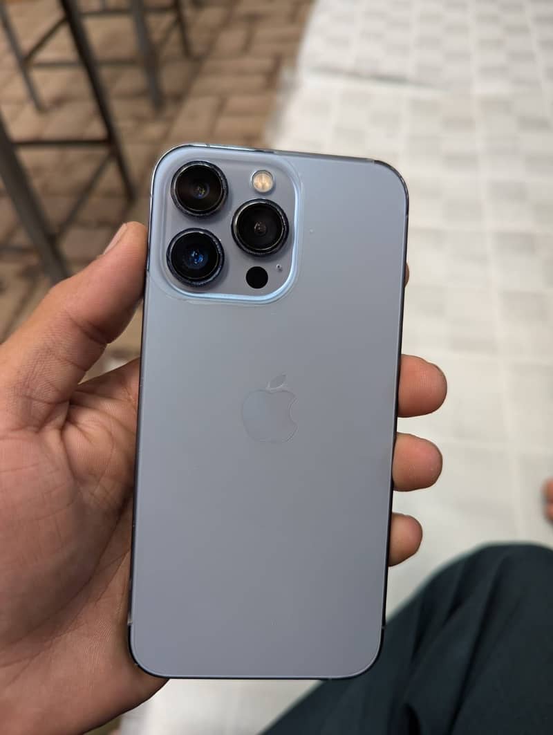Apple iPhone 13 Pro 2