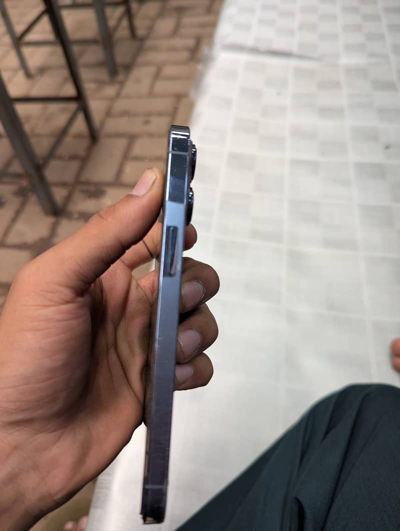 Apple iPhone 13 Pro 4