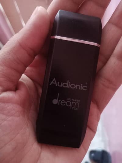 MP3 player 0 3 1 3 0 2 2 8 2 7 6