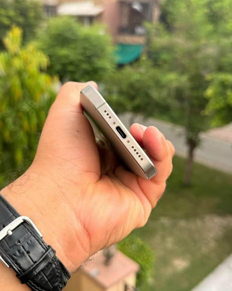 Apple iPhone 15 Pro Max 5
