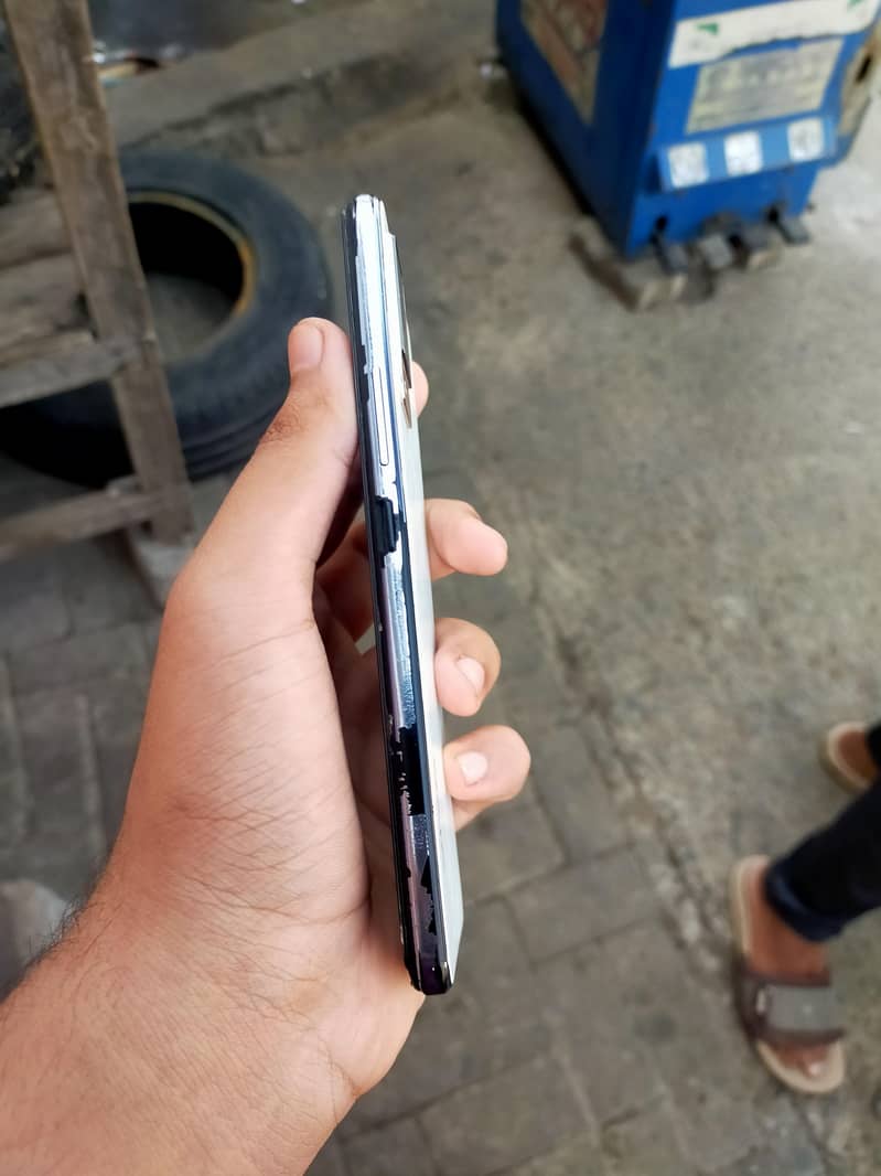 Vivo V21 4