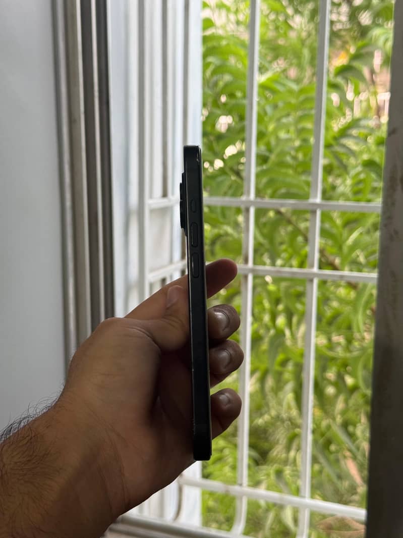 Apple iPhone 15 4