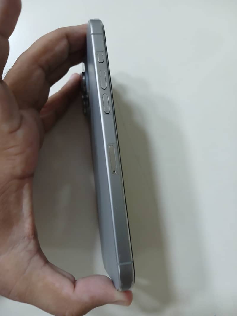 Apple iPhone 15 Pro Max 2