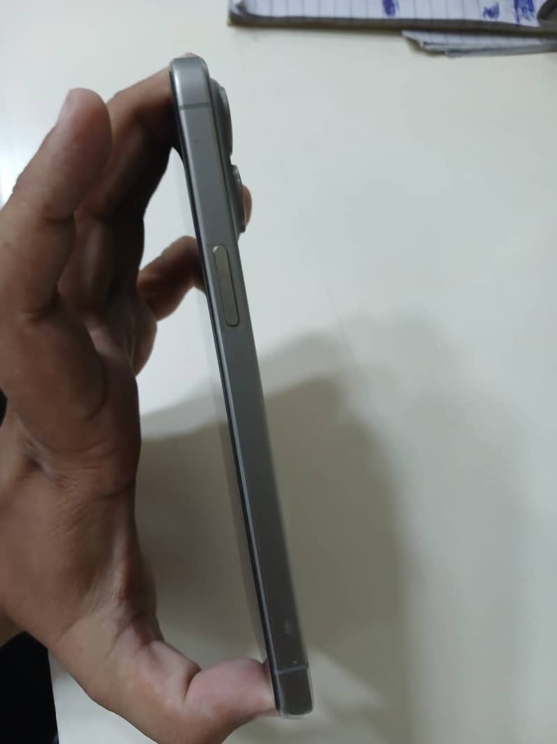 Apple iPhone 15 Pro Max 3