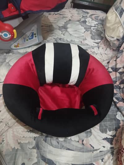 Plush Baby Support Seat / Infant Sitting Chair (Excellent Condition)