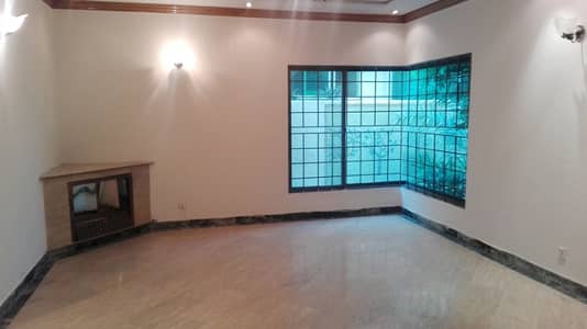 1 Kanal owner BuildLuxuery out House Prime Hot For Sale dha phase 3 Near Y Block