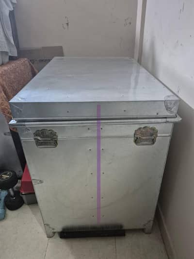 Iron Trunk/Paiti/Peti