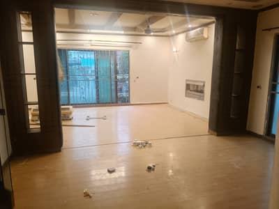 1 kanal well maintained full house available for rent in DHA phase 4