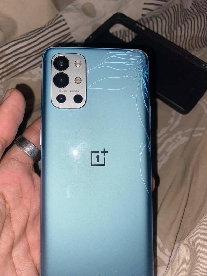 One Plus 9R 1
