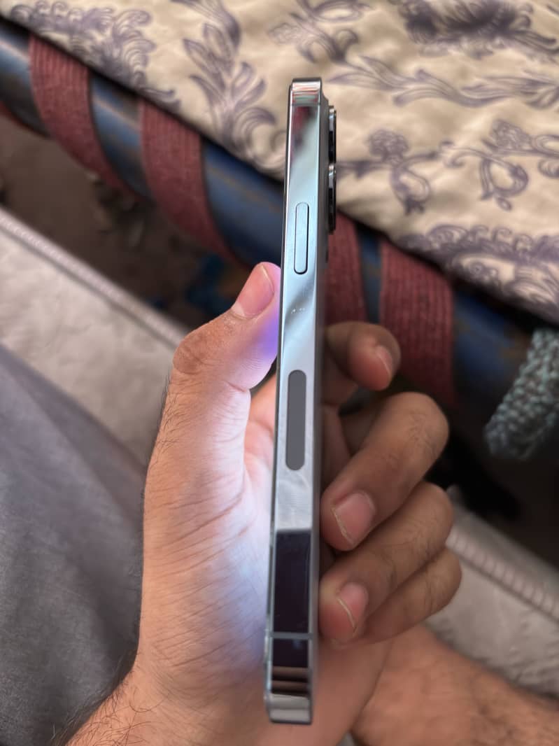 Apple iPhone 13 Pro 2