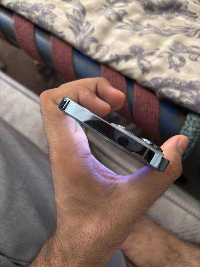 Apple iPhone 13 Pro 3