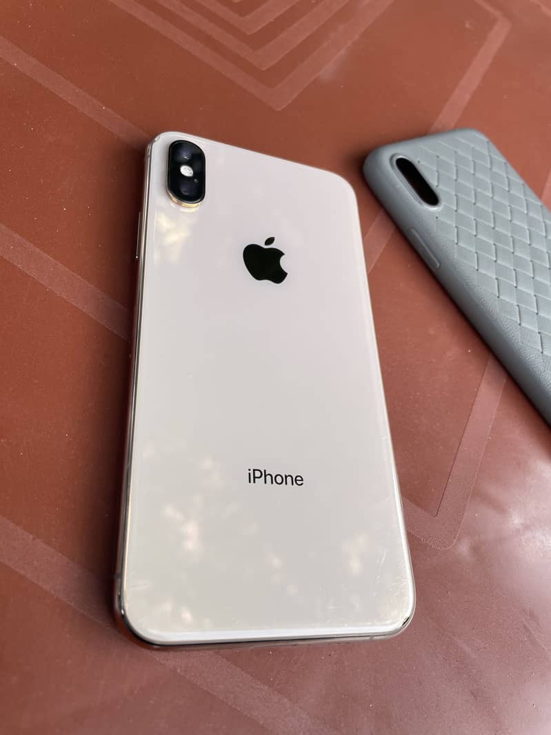 Apple iPhone XS 5