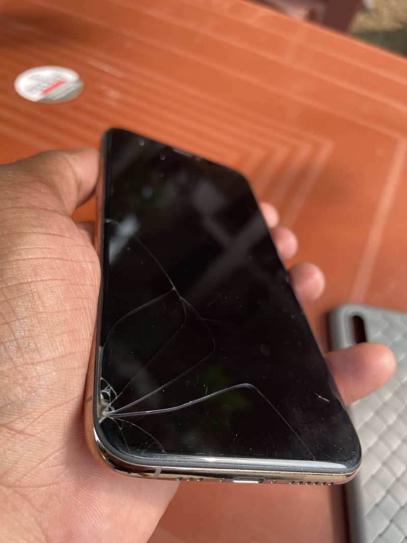 Apple iPhone XS 6