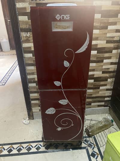 Water dispenser with refrigerator