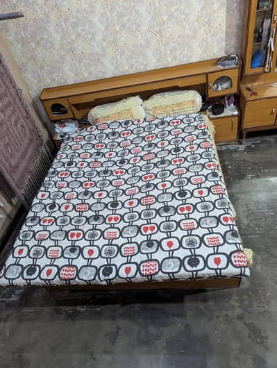 BED dressing table