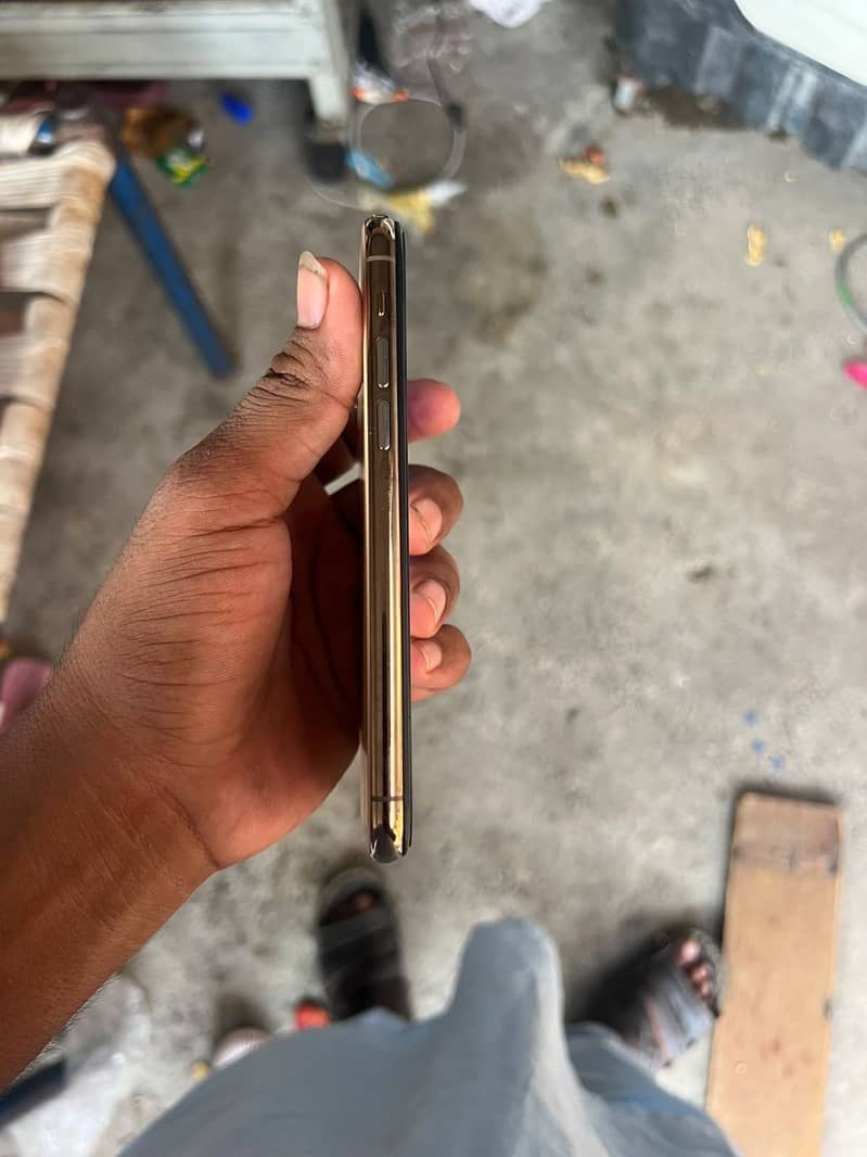 Apple iPhone 11 Pro 1
