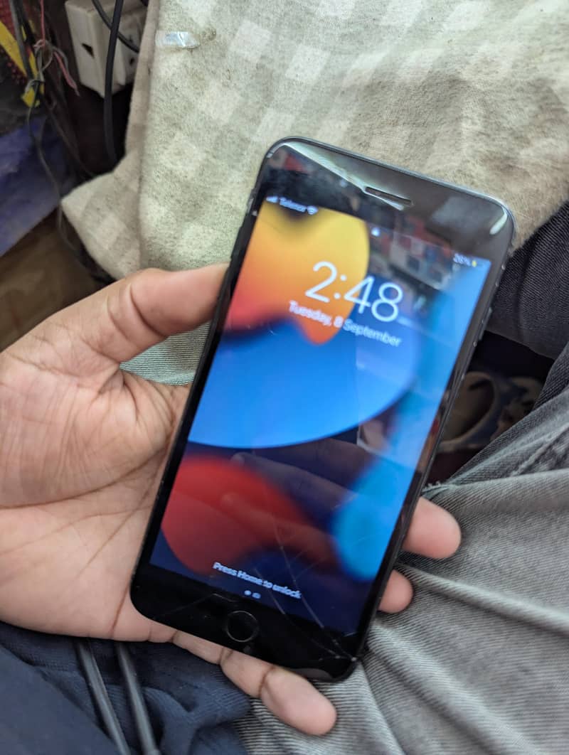 Apple iPhone 7 Plus 1