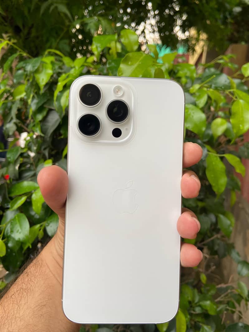 Apple iPhone 16 Pro Max 1