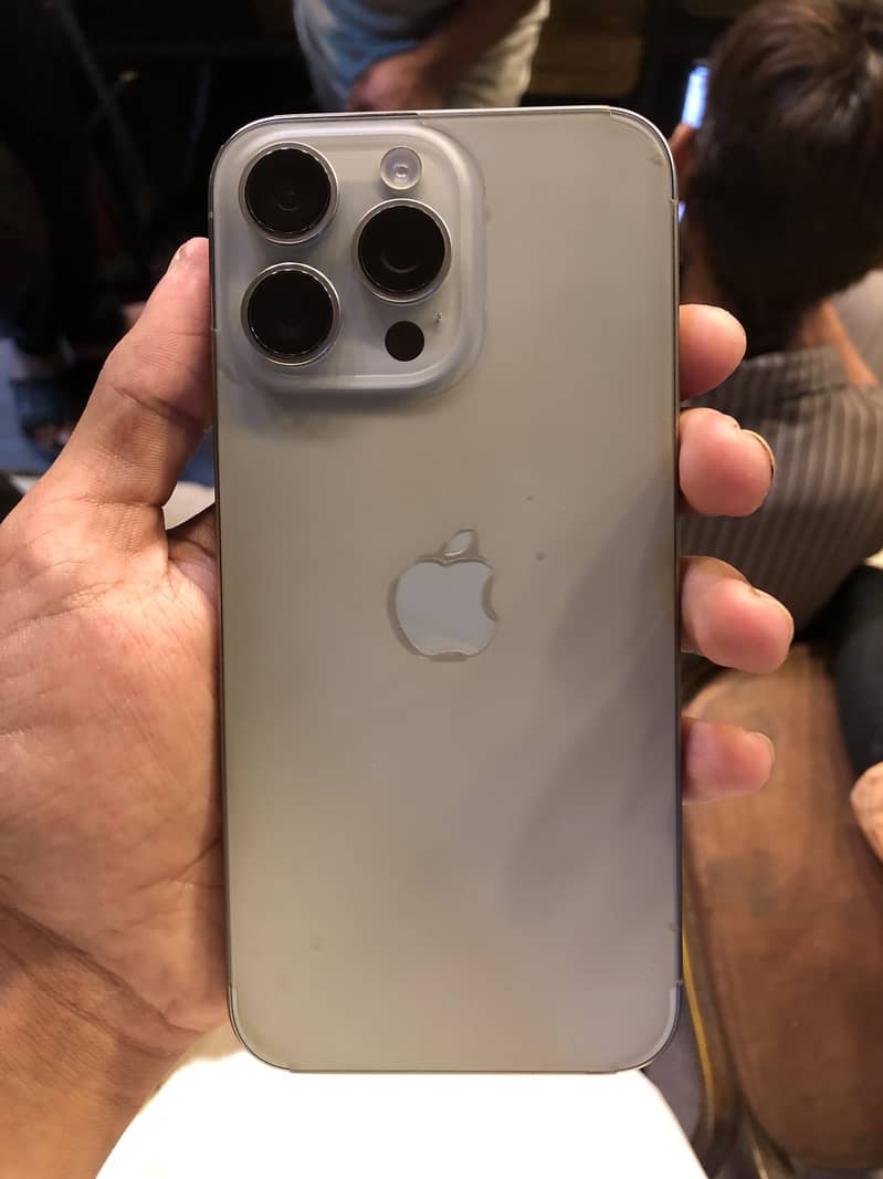 Apple iPhone 15 Pro Max 0